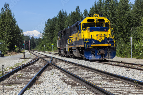 Board z aluminiowym obramowaniem Diesel locomootive w talkeetna na alasce