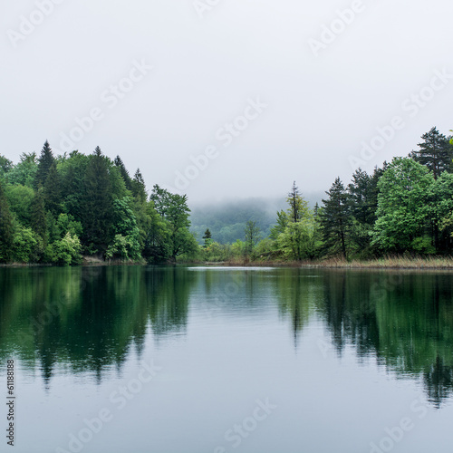 Plakat na papierze fotorealistycznym Mgliste jezioro
