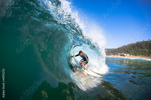 Dekoracja na wymiar  surfer-wewnatrz-pustej-fali
