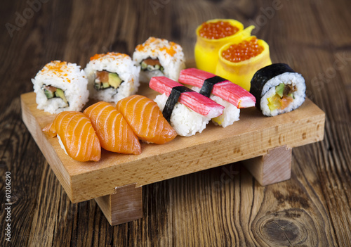 Tapeta ścienna Sushi tradycyjne japońskie jedzenie