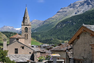 église de Lanslevillard dans les alpesen haute maurienne