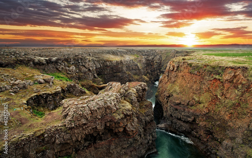 Board z aluminiowym obramowaniem Iceland - canyon kolugil o zachodzie słońca