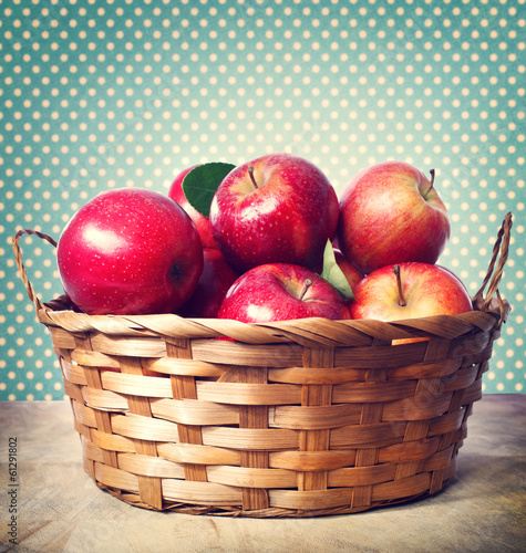 Naklejka ścienna Red apples in basket