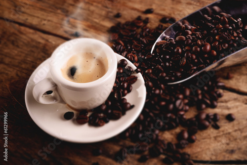 Obraz na płótnie canvas trzyczęściowy "tryptyk" Efekt przesunięcia plandeki na gorącą kawę espresso