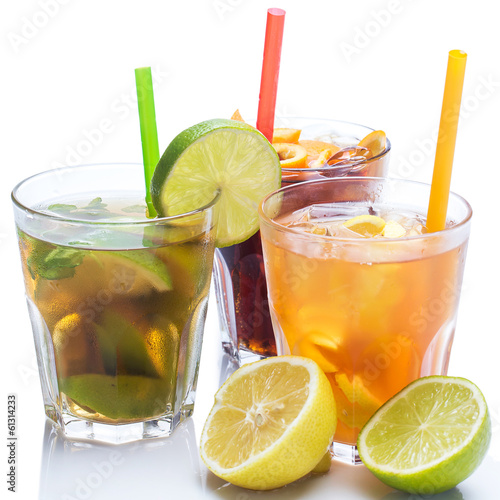 Fototapeta na wymiar Cocktails with different citrus fruits