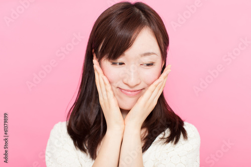 照れる女性 Adobe Stock でこのストック画像を購入して 類似の画像をさらに検索 Adobe Stock