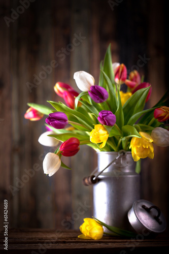 Naklejka nad blat kuchenny Tulpen in rustikaler Blechkanne