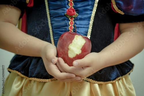 Fotografie, Obraz Fantasy vintage of the beautiful Snow White with an apple