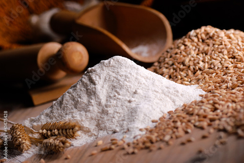 Cuadros en Lienzo Farina di grano duro con utensili di legno