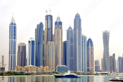 Board z aluminiowym obramowaniem Przystań w Dubaju
