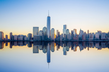 Fototapete - Manhattan Skyline with the One World Trade Center building at tw