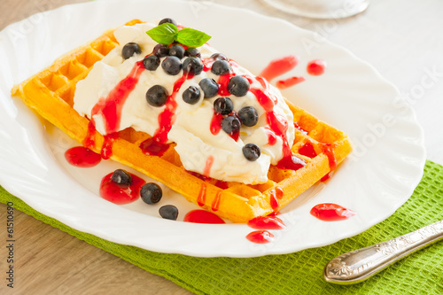 Nowoczesny obraz na płótnie Waffles with fruits and whipped cream