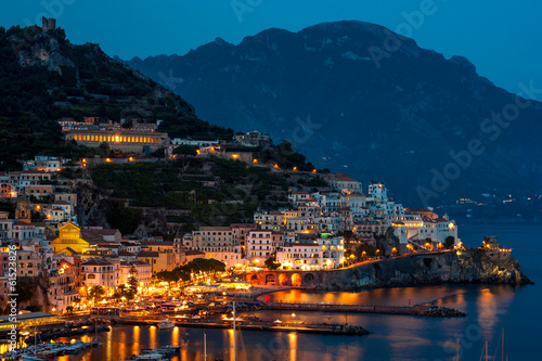 Tapeta ścienna Widok amalfi miasto nocą, Włochy