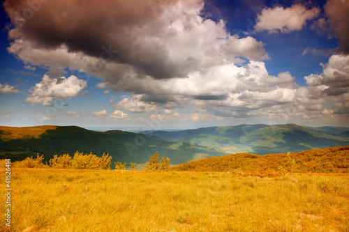 Naklejka samoprzylepna Góry wzgórza krajobraz bieszczady polska