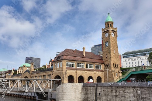 Tapeta ścienna Landungsbruecken i port w hamburgu w niemczech