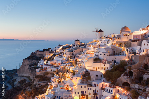 Plakat na papierze fotorealistycznym Oia santorini grecja o zmierzchu