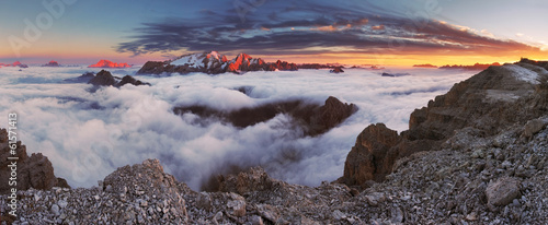 Board z aluminiowym obramowaniem Górski marmolada o zachodzie słońca w Dolomitach w lecie