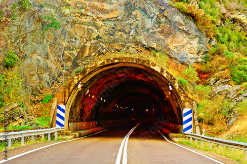 Board z aluminiowym obramowaniem Tunel