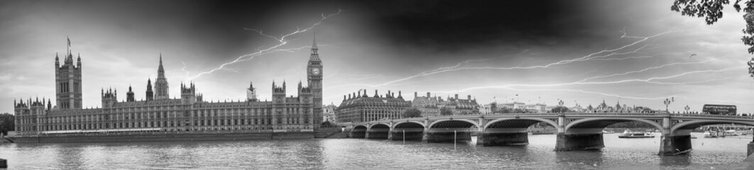 Wall Mural - Storm over Westminster Bridge - London