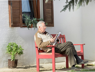 Wall Mural - Reading book in courtyard