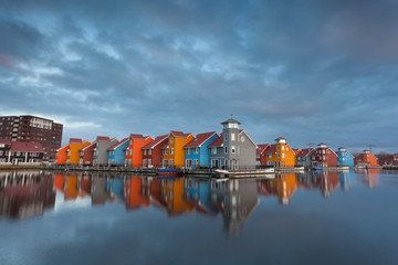 Fototapete - colorful buildings on water