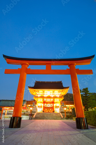 Naklejka samoprzylepna Fushimi inari świątynia Kioto w japonii
