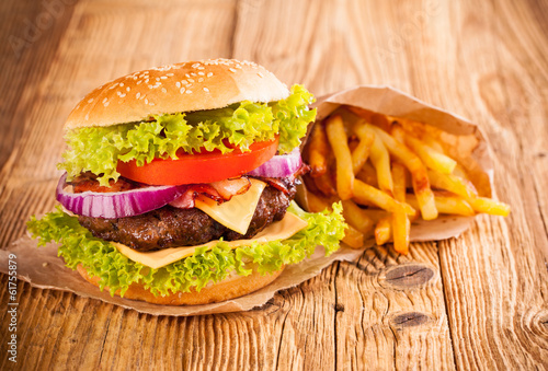 Naklejka samoprzylepna Świeży hamburger