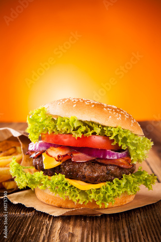 Naklejka samoprzylepna Świeży hamburger