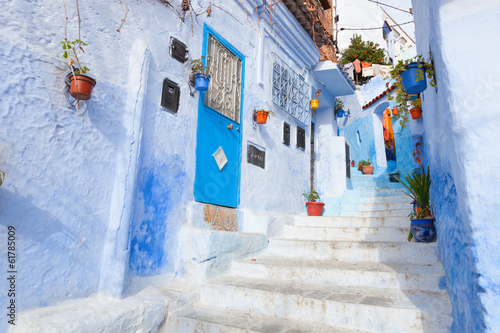 Board z aluminiowym obramowaniem Aleja w medynie, chefchaouen, Maroko