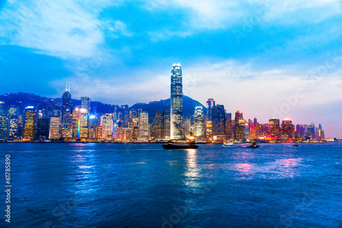 Board z aluminiowym obramowaniem Hongkong.