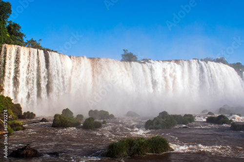 Board z aluminiowym obramowaniem Zbliżenie widok iguassu spada w Brazil