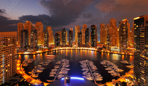 Foto-Stoffbanner - Dubai Marina at Dusk showing numerous skyscrapers (von Sophie James)
