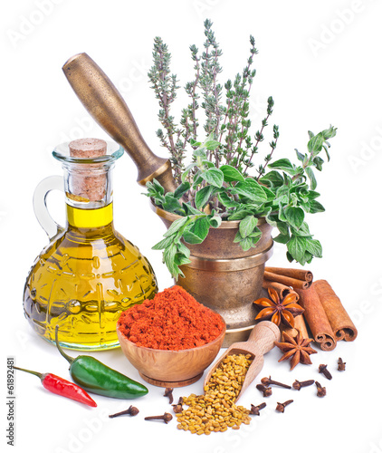 Naklejka na szybę spices and herbs isolated on white