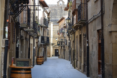 Obraz w ramie Calle en pueblo tipico de la Rioja (Laguardia)