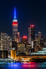 Fototapete - Empire State Building honors Presidents' Day