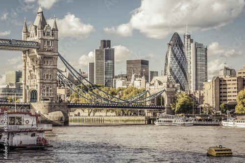 Naklejka samoprzylepna Panoramę Londynu widziane z Tamizy