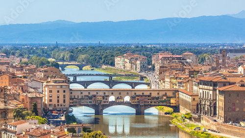 Plakat na papierze fotorealistycznym Widok mostu ponte vecchio nad rzeką arno we florencji