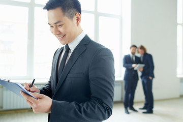 Canvas Print - Businessman writing plan