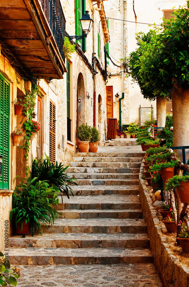 Ulica w miejscowości Valldemossa na Majorce - obrazy, fototapety, plakaty 