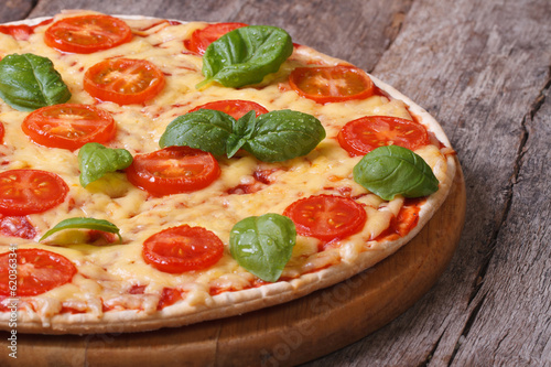 Board z aluminiowym obramowaniem Pizza margarita z pomidorami, serem i bazylią