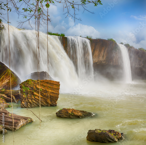 Obraz w ramie Dray Nur waterfall