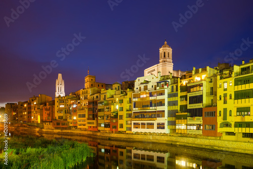 Board z aluminiowym obramowaniem Widok wieczór z girona. 