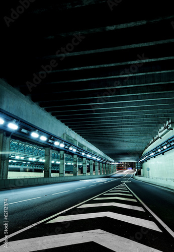 Board z aluminiowym obramowaniem Tunel