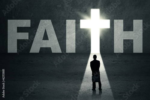 Cuadros en Lienzo Businessman looking at faith door