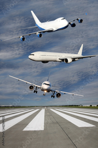 Nowoczesny obraz na płótnie Three airliners flying over runway