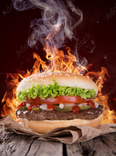 Board z aluminiowym obramowaniem Pyszne hamburgery na drewno