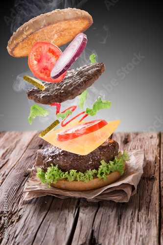 Board z aluminiowym obramowaniem Pyszne hamburgery na drewno