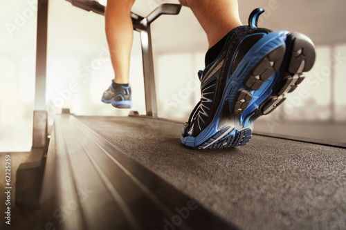 Naklejka dekoracyjna Running on treadmill