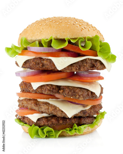 Board z aluminiowym obramowaniem Ogromny burger z wołowiną, serem, cebulą i pomidorami