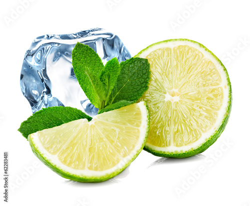 Tapeta ścienna na wymiar Lime, mint and ice cube isolated